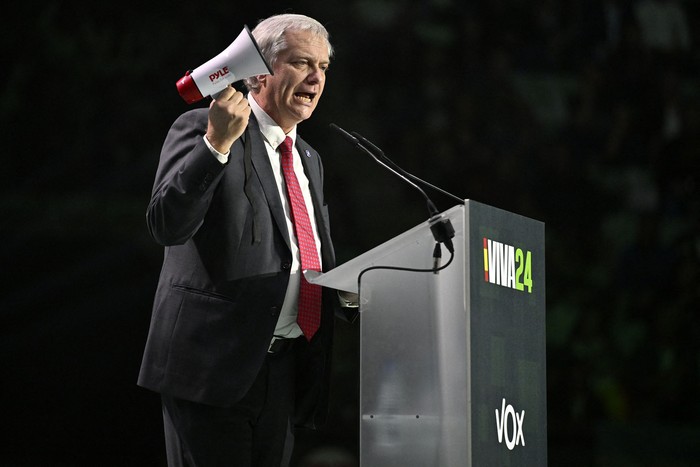 José Antonio Kast, presidente del Partido Republicano chileno, asiste a la manifestación Viva Europa 24 con la participación de partidos de extrema derecha latinoamericanos, el 19 de mayo, en Madrid. · Foto: Burak Akbulut, Anadolu, AFP