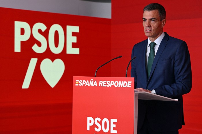 Pedro Sánchez, presidente del Gobierno y secretario general del Partido Socialista Obrero Español, en conferencia de prensa, el 16 de junio, en Madrid. · Foto: Javier Soriano, AFP