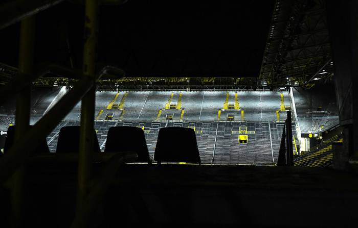 Estadio Signal Iduna Park, en Dortmund, Alemania, cerrado para limitar la propagación del coronavirus.
  · Foto: Ina Fassbender, Efe, pool
