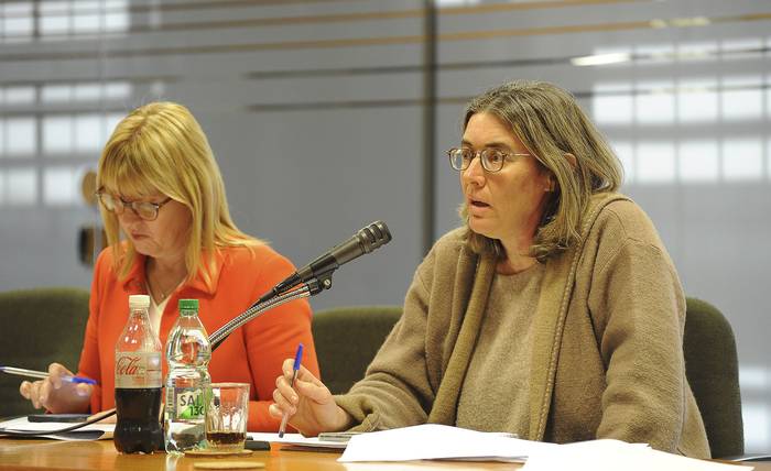 Cristina Lustemberg y Nibia Reisch en Comisión de Salud (06.09.2022). · Foto: Federico Gutiérrez