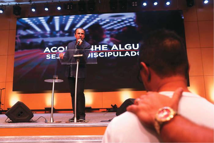 El pastor evangelista Silas Malafaia, de la iglesia pentecostal Asamblea de Dios Victoria en Cristo, durante una ceremonia previa a las elecciones en Brasil. Foto: Ian Cheibub, DPA, AFP