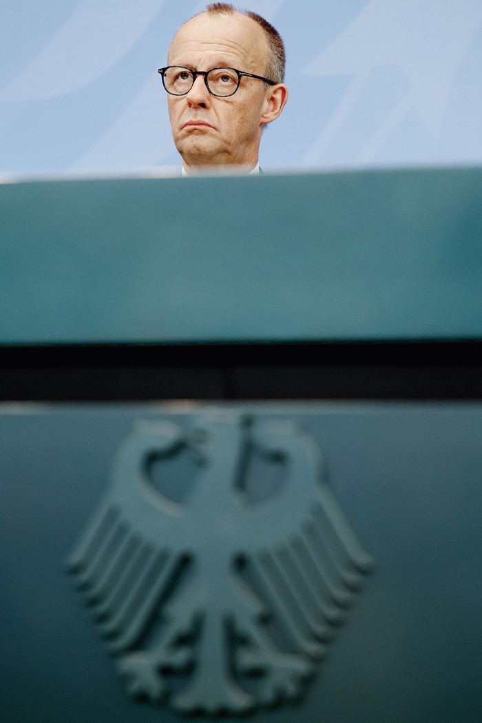 Friedrich Merz en rueda de prensa en la sede del Poder Ejecutivo alemán, el 18 de junio, en Berlín. · Foto: Odd Andersen, AFP