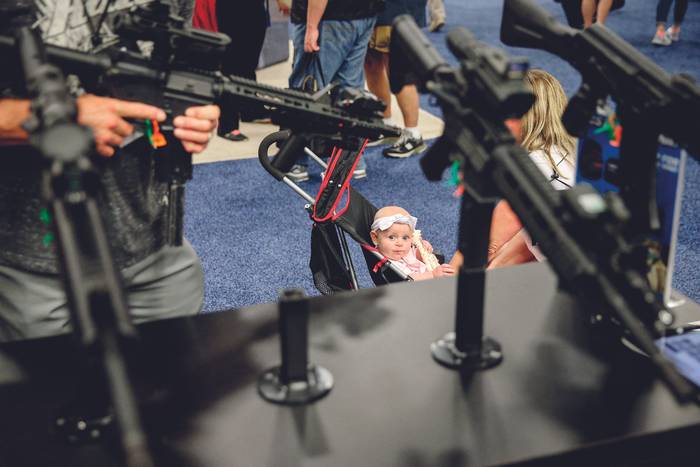 Durante la convención anual de la Asociación Nacional del Rifle, el 6 de mayo de 2018 en Dallas, Estados Unidos. · Foto: Loren Elliot / AFP