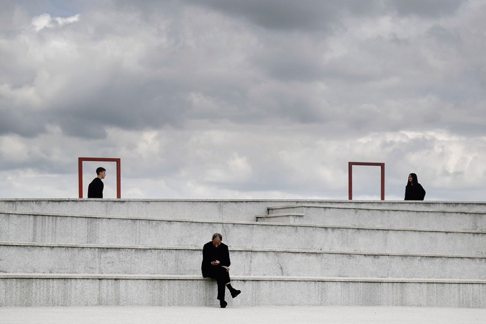 Monumento conmemorativo a las personas desaparecidas de la guerra de Kosovo, en Pristina, Kosovo, el 27 de abril. · Foto: Armend Nimani, AFP