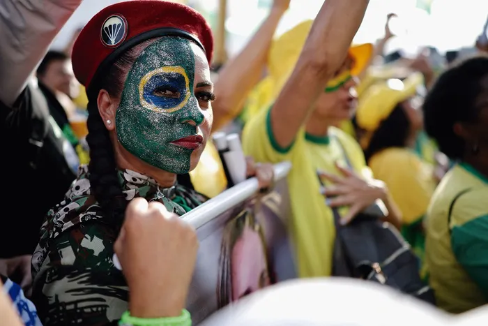 Partidarios de Jair Bolsonaro reunidos en la Explanada de los Ministerios de Brasilia, el 7 de octubre de 2025. · Foto: Mateus Bonomi / Anadolu vía AFP