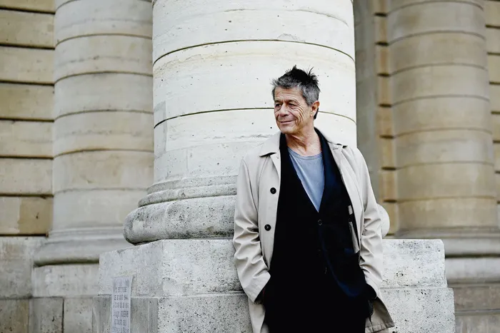 Emmanuel Carrère en Paris. · Foto: Julie Sebadelha / AFP