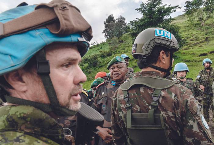 Ejercicio de entrenamiento de fuerzas de Naciones Unidas en Sake, al este de la República Democrática del Congo, el 6 de noviembre de 2023, comandada por el general Danny Yangba. · Foto: Glody Murhabazi / AFP