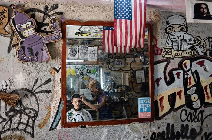Barbería en La Habana, el 18 de junio. · Foto: Yamil Lage, AFP