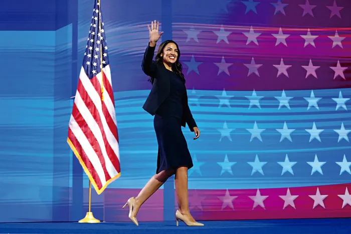 Alexandria Ocasio-Cortez, diputada demócrata por Nueva York, durante la Convención Nacional Demócrata en Chicago, el 19 de agosto de 2024. · Foto: Andrew Caballero-Reynolds, AFP