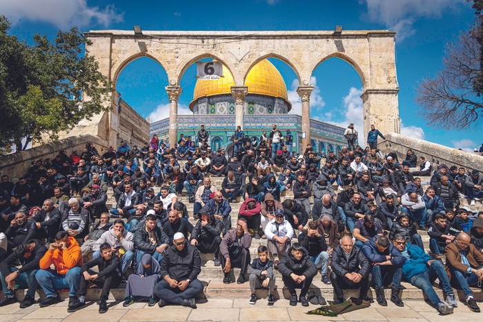 Musulmanes palestinos en la mezquita Al-Aqsa, Jerusalén, el 22 de marzo. · Foto: Faiz Abu Rmeleh / Middle East Images / AFP