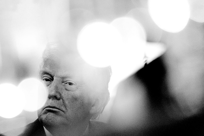 Donald Trump durante la oración y cena de Pascua, en el Salón Azul de la Casa Blanca, en Washington DC, el 16 de abril. · Foto: Brendan Smialowski, AFP