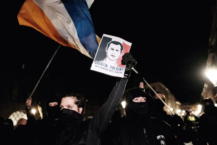 Marcha de extrema derecha en homenaje al activista Quentin Deranque, el 26 de febrero, en Utrecht, Países Bajos. · Foto: Georgios Kostomitsopoulos / NurPhoto / AFP