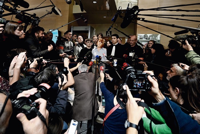 Gisèle Pelicot al salir del juzgado, tras escuchar el veredicto contra su exmarido, en Avignon, el 19 de diciembre de 2024. · Foto: Miguel Medina, AFP