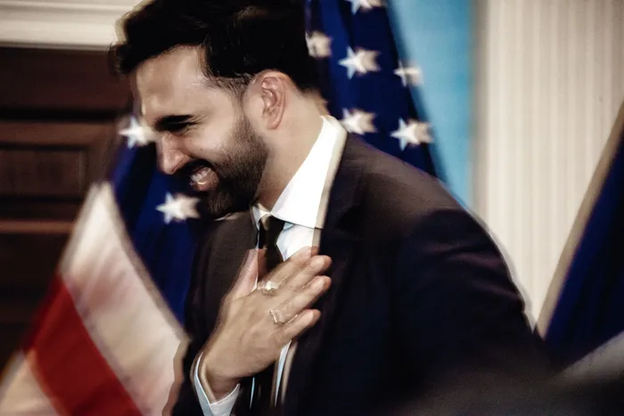 Zohran Mamdani en Gracie Mansion, Nueva York, durante la celebración del Juneteenth, el 16 de junio. · Foto: Neil Constantine, NurPhoto, AFP