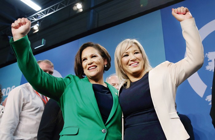 Mary Lou McDonald y Michelle O’Neill, presidenta y vicepresidenta de Sinn Féin. · Foto: Sin datos de autoría / Sinn Féin