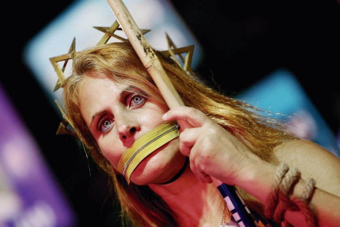 Durante una manifestación, en la Plaza de los Rehenes en la ciudad israelí de Tel Aviv, el 25 de octubre, por la liberación de todos los cuerpos de los rehenes retenidos en Gaza. · Foto: Jack Guez, AFP