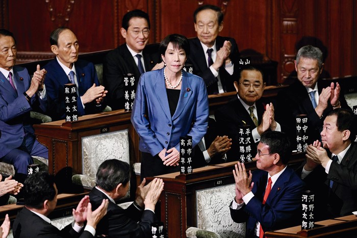 Sanae Takaichi, presidenta del Partido Liberal Democrático, tras ser elegida como nueva primera ministra de Japón, durante una sesión extraordinaria de la cámara baja del parlamento, en Tokio, el 21 de octubre de 2025. · Foto: Philip Fong, AFP