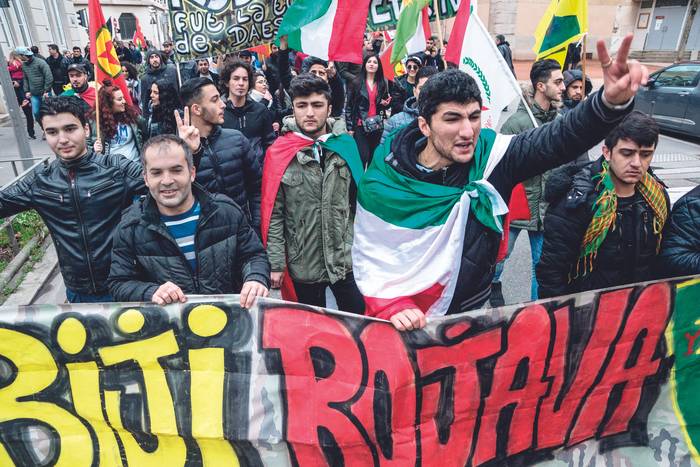Protesta de la comunidad kurda contra la violencia en Siria y Turquía, en Lyon, 2018. · Foto: Nicolas Liponne / NurPhoto / AFP