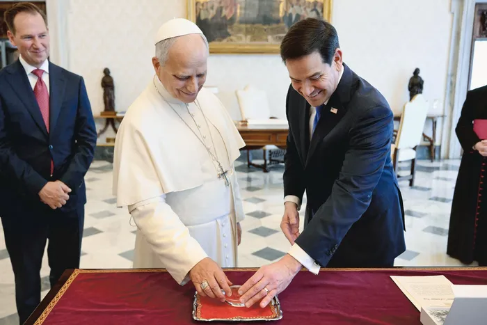 León XIV y el secretario de Estado estadounidense, Marco Rubio, en el Vaticano el 7 de mayo. · Foto: Sin datos de autor / Vatican Media / AFP