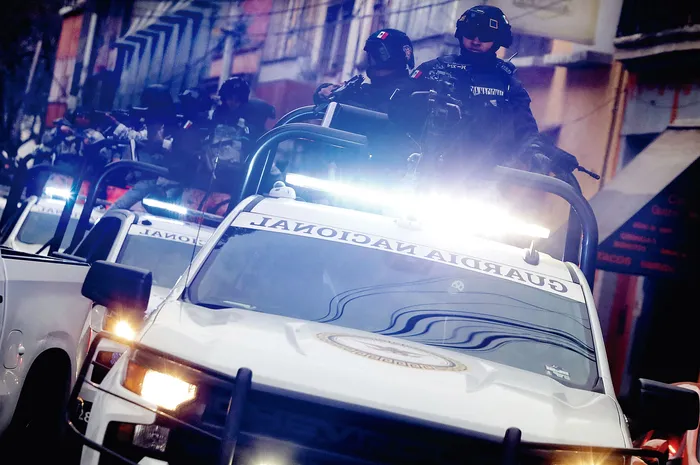 Convoy de la Guardia Nacional el 22 de febrero, luego de que las fuerzas federales abatieran en México al narcotraficante Nemesio Oseguera Cervantes, alias El Mencho. · Foto: Gerardo Vieyra, Nurphoto, AFP