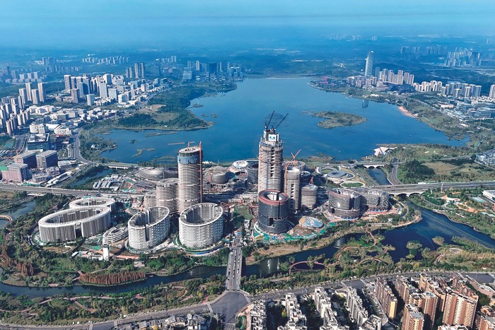 Isla Ecológica de Ciencia y Tecnología de Chengdu, China, diez años después del inicio de su construcción, el 23 de octubre. · Foto: Liu Kun / Xinhua / AFP