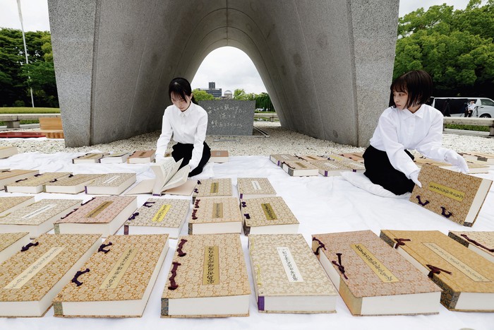 Ventilación de los registros de las víctimas de las bombas atómicas de Hiroshima y Nagasaki, en Hiroshima, el 22 de mayo. · Foto: Naoya Azuma / AFP Ventilación de los registros de las víctimas de las bombas atómicas de Hiroshima y Nagasaki, en Hiroshima, el 22 de mayo. · Foto: Naoya Azuma / AFP