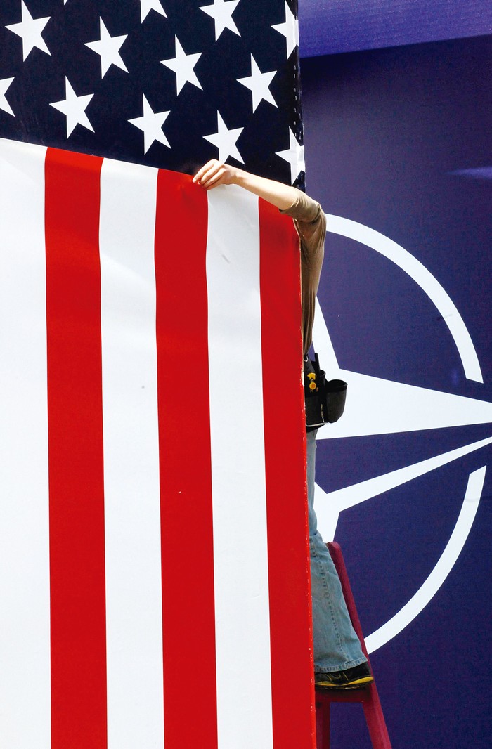 Preparativos para la cumbre de los Estados miembro de la OTAN en el centro de congresos de Estrasburgo, en el este de Francia, el 2 de abril de 2009. · Foto: Michael Urban / DDP Images / AFP