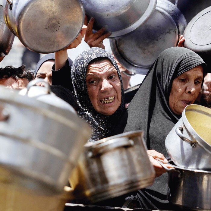 Punto de distribución benéfica de comida a palestinos en Jabalia, al norte de la Franja de Gaza, el 19 de mayo. · Foto: Bashar Taleb, AFP
