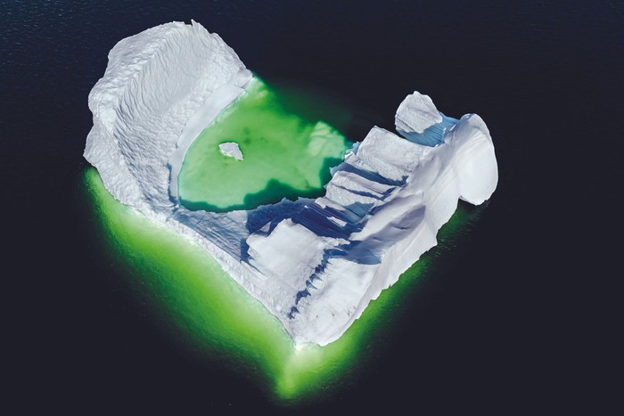 Vista aérea de un iceberg durante la investigación sobre los efectos del cambio climático durante la 8ª Expedición Científica Antártica Nacional organizada por el Instituto de Investigación Polar Tubä Tak Mam, el 8 de febrero. · Foto: Sebnem Coskun / Anadolu / AFP