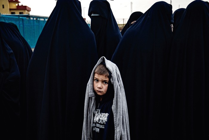 En el campamento Roj, para familiares de extranjeros detenidos sospechosos de pertenecer al Estado Islámico, en la zona rural de Al Malikiyah, en Siria, el 5 de abril. · Foto: Delil Souleiman, AFP En el campamento Roj, para familiares de extranjeros detenidos sospechosos de pertenecer al Estado Islámico, en la zona rural de Al Malikiyah, en Siria, el 5 de abril. · Foto: Delil Souleiman, AFP