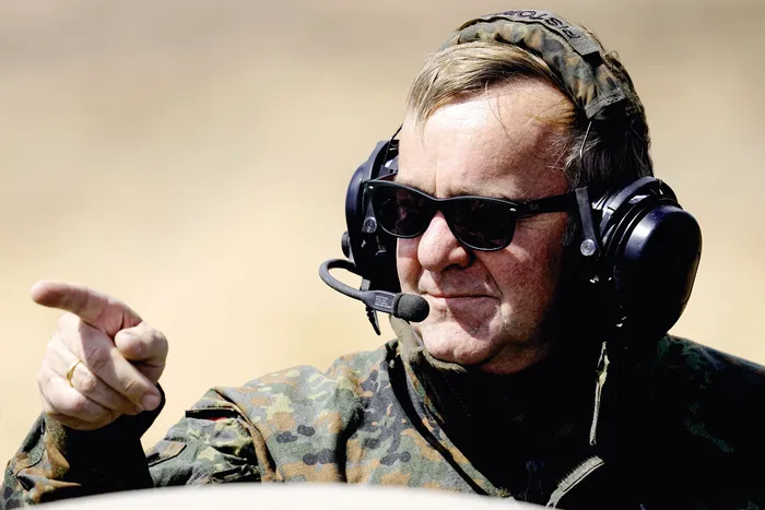 Boris Pistorius, ministro de Defensa de Alemania, durante un ejercicio de la 45ª Brigada Blindada de la Bundeswehr estacionada en Lituania, el 22 de junio. · Foto: Kay Nietfeld / AFP