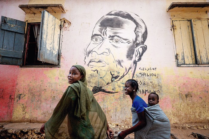 Mural de Thomas Sankara en el barrio de Ngor, el 5 de junio en Dakar, Senegal. · Foto: Cem Ozdel / AFP