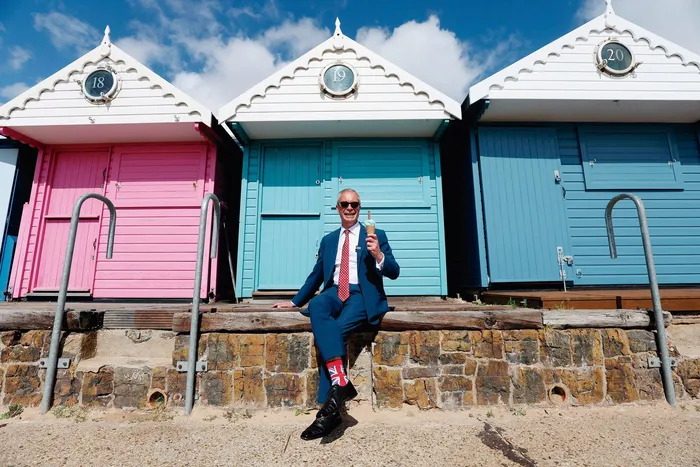 Nigel Farage, en Walton-on-the-Naze, tras emitir su voto en las elecciones locales del 7 de mayo. · Foto: Chris Radburn / AFP
