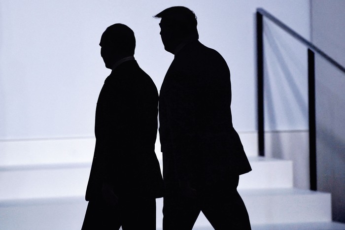 Vladimir Putin y Donald Trump en la Cumbre G20, en Osaka, Japón, el 28 de junio de 2019. · Foto: Brendan Smialowski, AFP