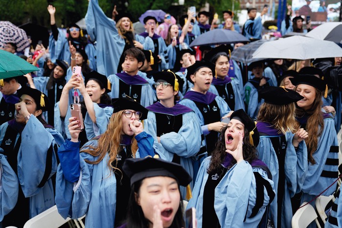 Ceremonia de graduación en la Universidad de Columbia en Nueva York, el 21 de mayo. · Foto: Seth Wenig / AFP Ceremonia de graduación en la Universidad de Columbia en Nueva York, el 21 de mayo. · Foto: Seth Wenig / AFP