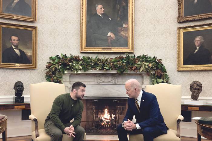 Volodímir Zelensky y Joseph Biden, en la Oficina Oval de la Casa Blanca, en Washington, el 21 de diciembre de 2022.