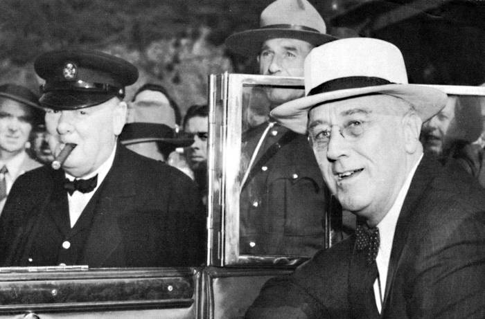 Los mandatarios británico y estadounidense, Winston Churchill y Franklin D. Roosevelt, en Quebec, Canadá, en 1944. · Foto: Ann Ronan/ Photo12 / AFP