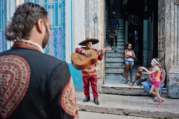 Los ritmos que se escuchan en Cuba no son sólo cubanos. Calle de La Habana, el 23 de enero de 2019. · Foto: Yamil Lage, AFP
