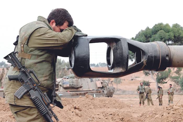 Soldado israelí cerca de la frontera con Gaza, en el sur de Israel, el 9 de octubre.