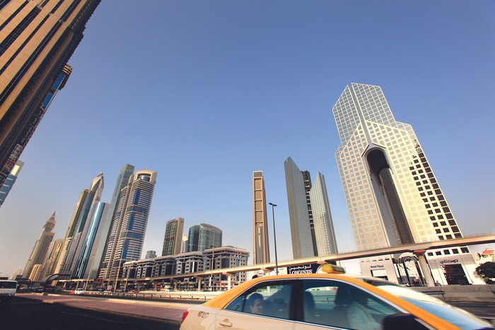 Edificios en Sheikh Zayed Road, Dubái, Emiratos Árabes Unidos. · Foto: Philippe Turpin / Photononstop / AFP