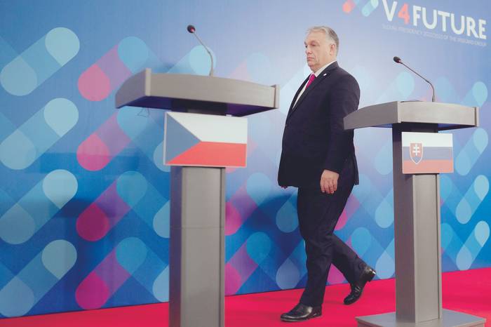 Viktor Orbán en conferencia de prensa durante la cumbre del V4, en Eslovaquia, el 24 de noviembre. · Foto: Robert Nemeti / Anadolu