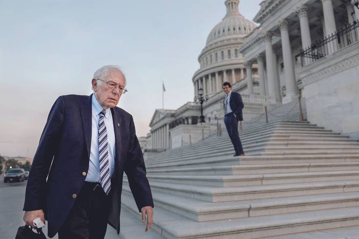 Bernie Sanders en la entrada del Capitolio, Washington DC, el 10 de junio. · Foto: Anna Moneymaker, Getty Images, AFP