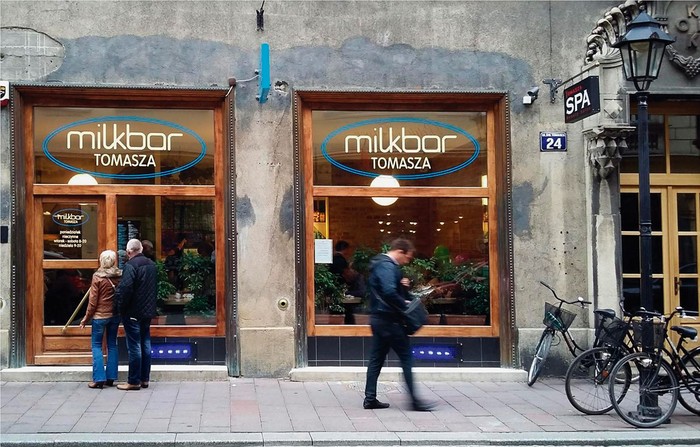 Milk-Bar en el centro de Varsovia, Polonia. · Foto: Jaap Arriens / AFP