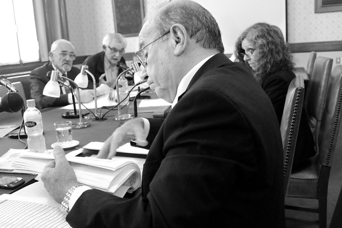 Reunión de la comisión de Salud del Senado, ayer, en el Palacio Legislativo. · Foto: Pablo Nogueira