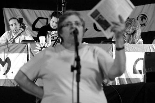 Mesa directiva de ADEOM durante la intervención de Mabel Lolo, en una asamblea del sindicato en el Palacio Peñarol. (enero de 2012) · Foto: Nicolás Celaya