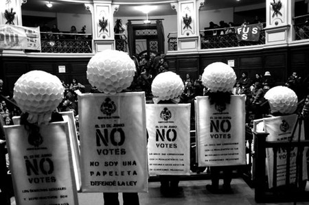 Lanzamiento de la campaña ciudadana “Yo no voto ¿y vos?”, ayer en el Paraninfo de la Udelar. · Foto: Pablo Nogueira Lanzamiento de la campaña ciudadana “Yo no voto ¿y vos?”, ayer en el Paraninfo de la Udelar. · Foto: Pablo Nogueira