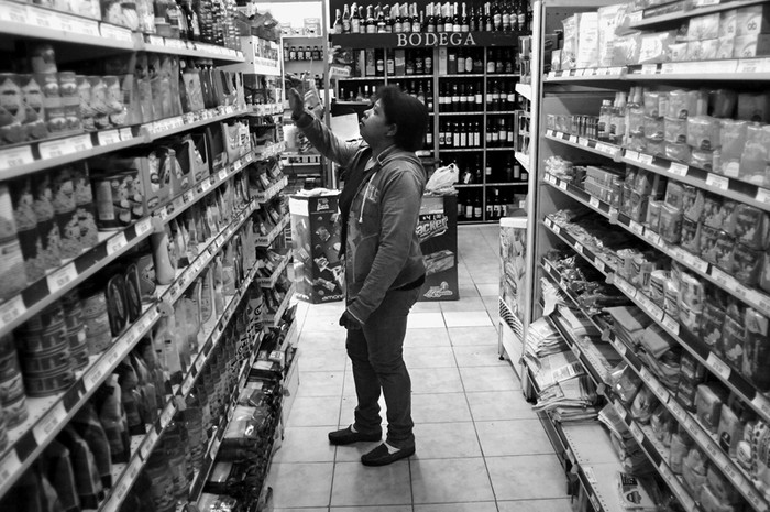Supermercado en la zona céntrica de Montevideo. Foto: Pablo Nogueira · Foto: Pablo Nogueira