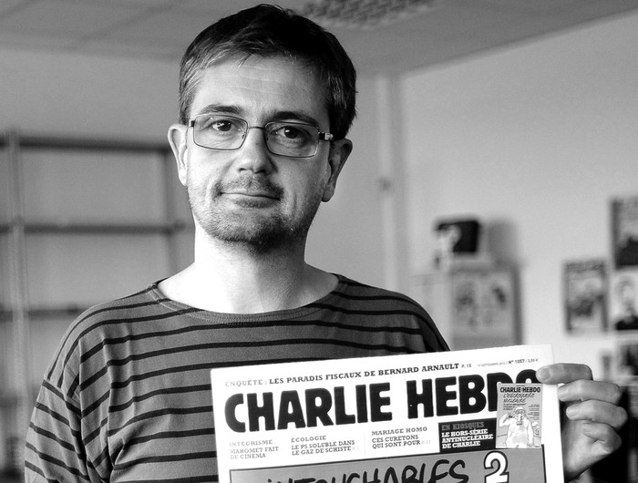 Charlie Hebdo, director de publicaciones del semanario satírico francés Charb, con el número en el que publican una serie de caricaturas del profeta Mahoma, ayer miércoles en París, Francia.  · Foto: Efe, Yoan Valat