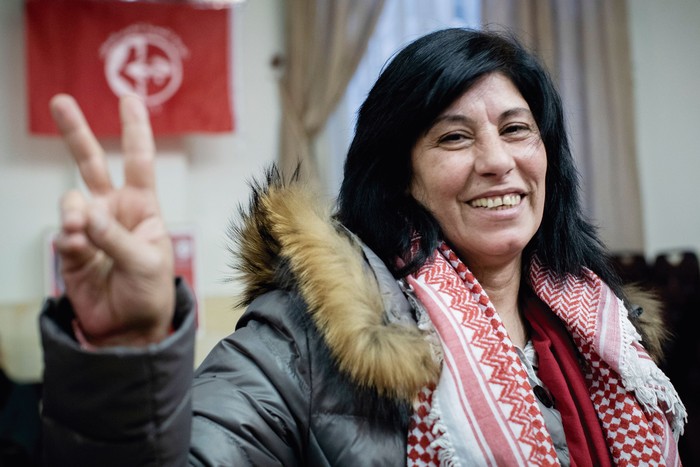 Khalida Jarrar, miembro del Consejo Legislativo Palestino, en 2019, tras su liberación de una cárcel israelí. · Foto: Oren Ziv, AFP