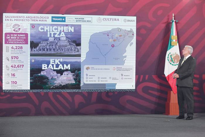 Andrés Manuel López Obrador en el Palacio Nacional, en la Ciudad de México, el 12 de junio de 2023, durante el anuncio de los avances del Tren Maya. · Foto: Gerardo Vieyra, Nurphoto, AFP